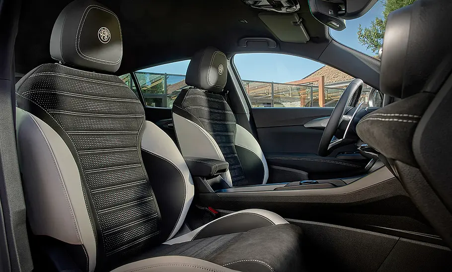 Alfa Romeo Tonale Facelift (2025) Die vorderen Sitze des Alfa Romeo Tonale Facelift (2025).