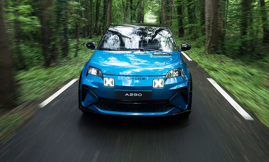 Alpine A290 GTS (2024) Alpine A290 GTS (2024) im Wald fahrend von vorne