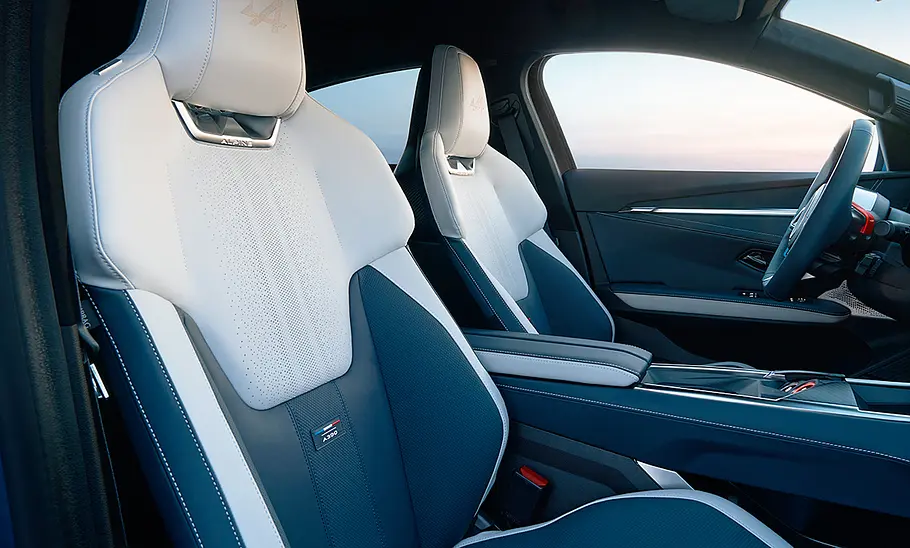 Die vorderen Sitze des Alpine A390 (2025).