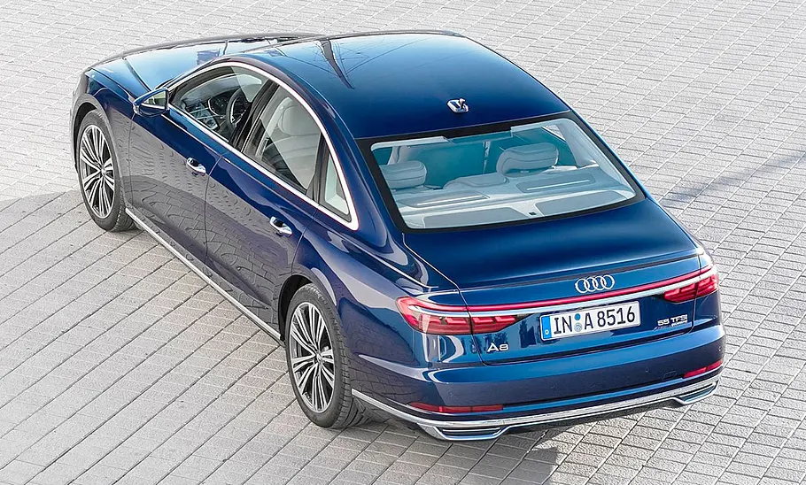 Audi A8 (2017); statisch von hinten oben