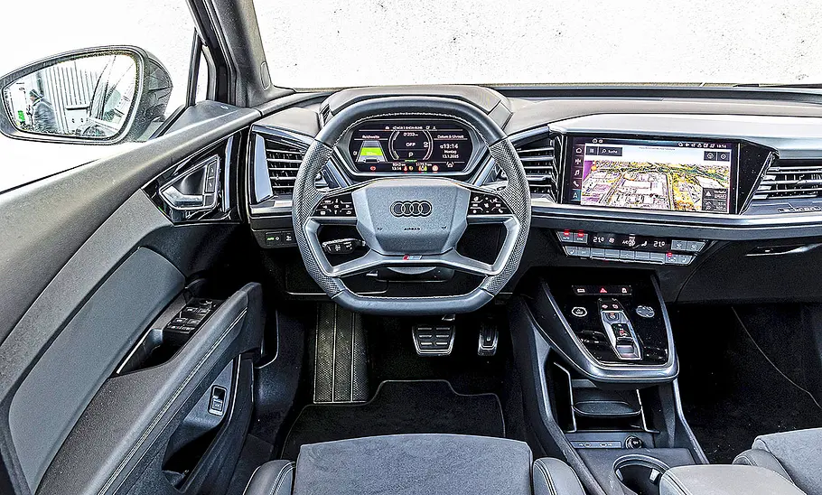 Blick auf die Armaturen im Innenraum des Audi Q4 e-tron Sportback.