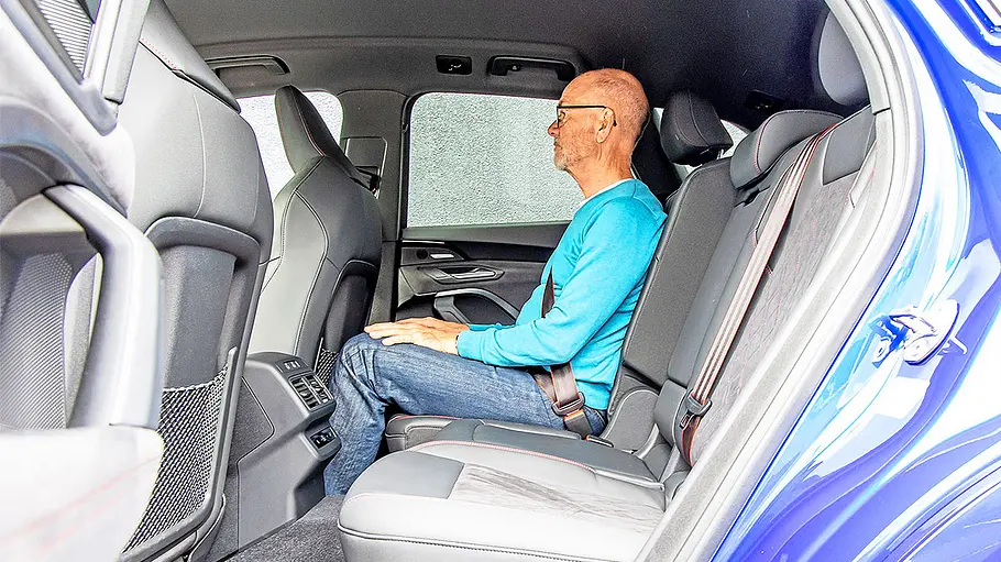 Audi SQ5 Blick auf die Fondsitze im Innenraum des Audi SQ5.