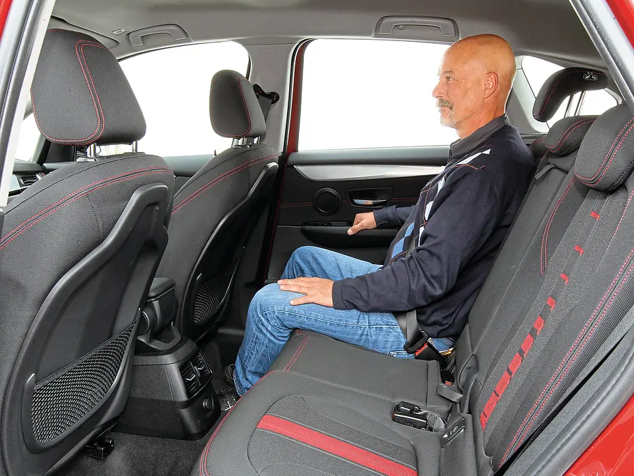 BMW 218d Active Tourer SUV Van Vergleichstest Rückbank