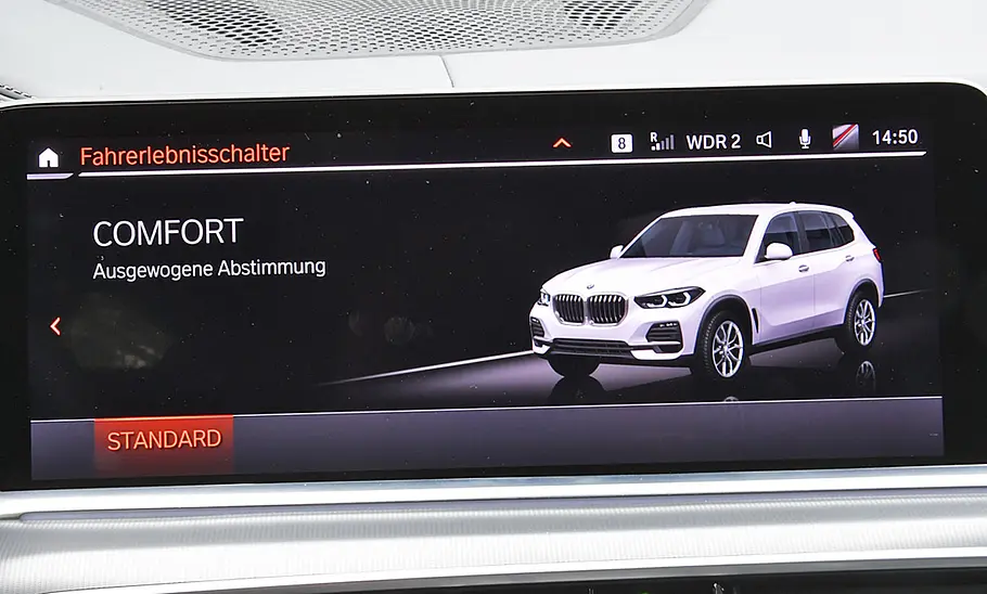 BMW X5 xDrive30d: Connectivity