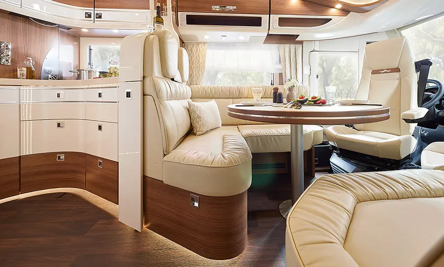 Carthago Chic E-Line I 50 LE (2025) Carthago Chic E-Line I 50 LE (2025) Innenraum, Tag