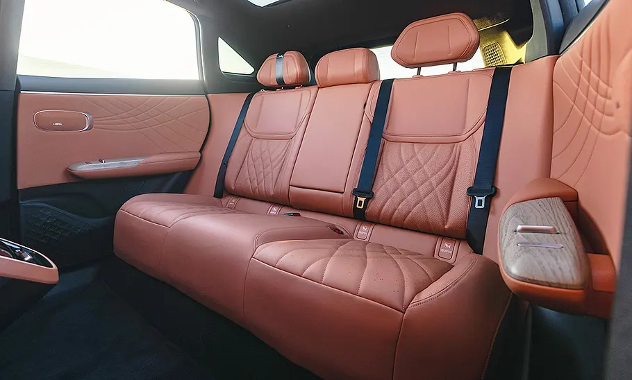 Der Fond des Changan Deepal S07 (2025), von vorne fotografiert.