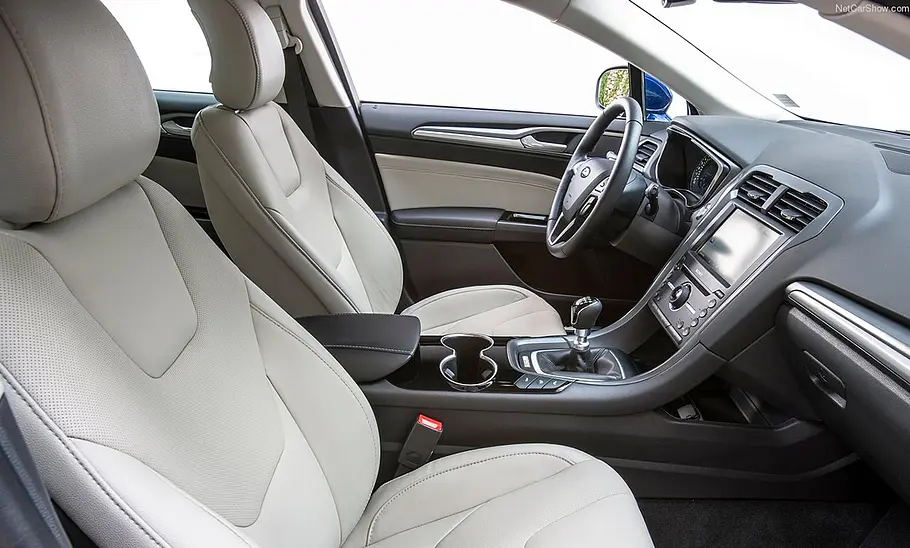 Ford Mondeo Turnier (2015) Die vorderen Sitze des Ford Mondeo Turnier (2015).