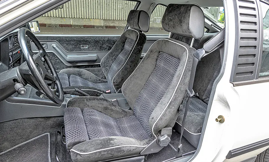 Opel Monza GSE Die vorderen Sitze des Opel Monza GSE.