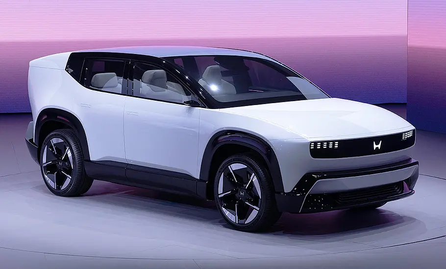 Honda 0 SUV (2025) Der Honda 0 Saloon (2025), statisch von vorne rechts abgebildet.
