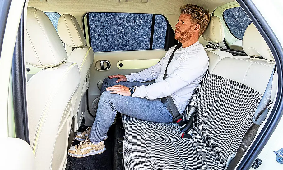 Hyundai Inster Blick auf die Fondsitze im Innenraum des Hyundai Inster.