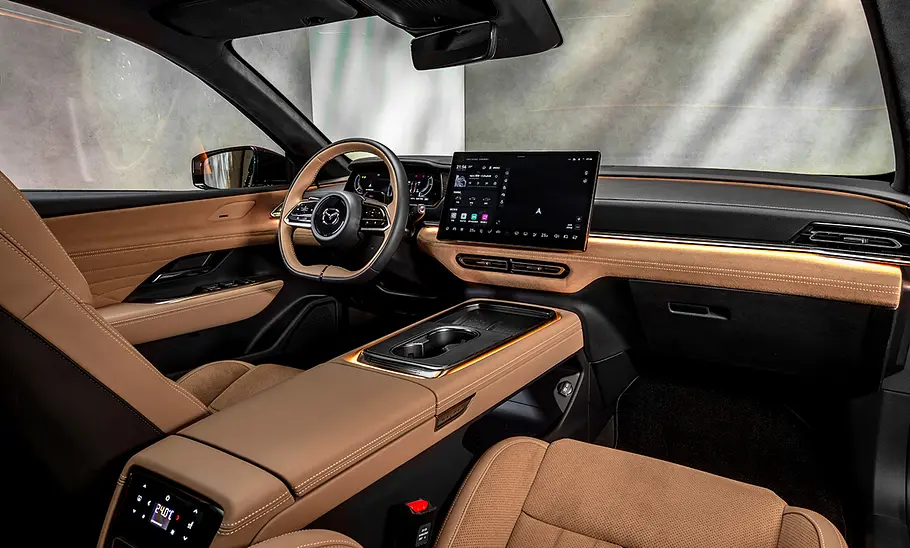 Das Armaturenbrett des Mazda6e (2025).