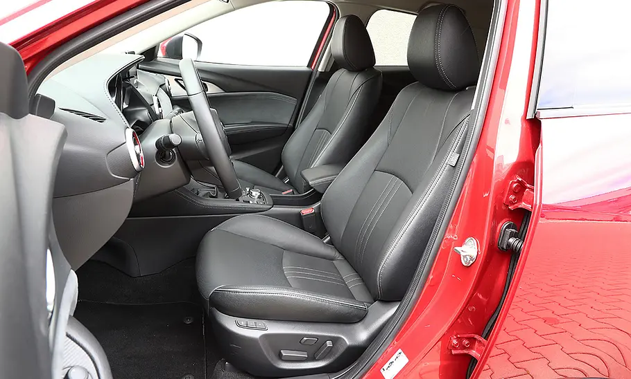 Mazda CX-3 (2018) Die vorderen Sitze des Mazda CX-3 (2018).
