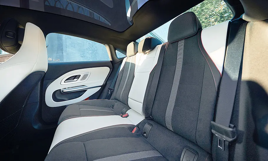 Der Fond des Mercedes CLA EQ (2025).