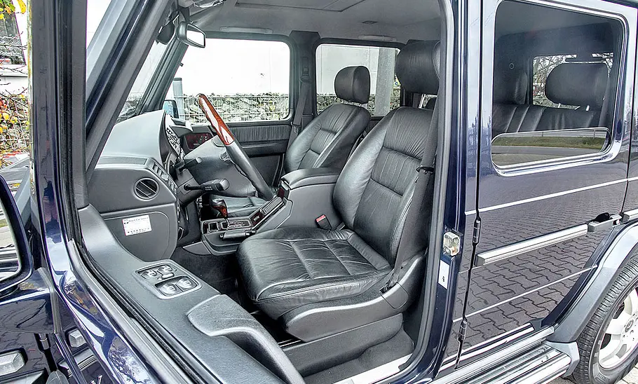 Mercedes G-Klasse (W463) Die vorderen Sitze der Mercedes G-Klasse (W463).