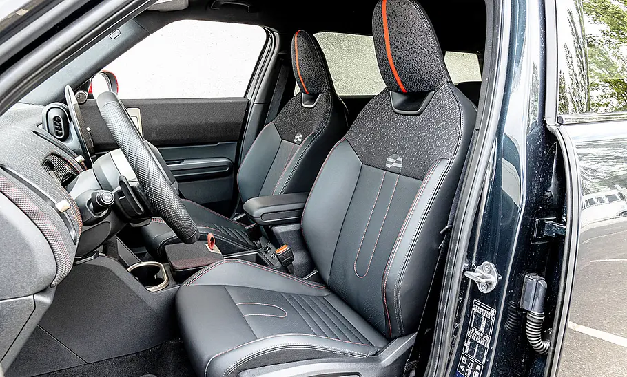 Mini John Cooper Works Countryman All4 Die Vordersitze des Mini John Cooper Works Countryman All4.