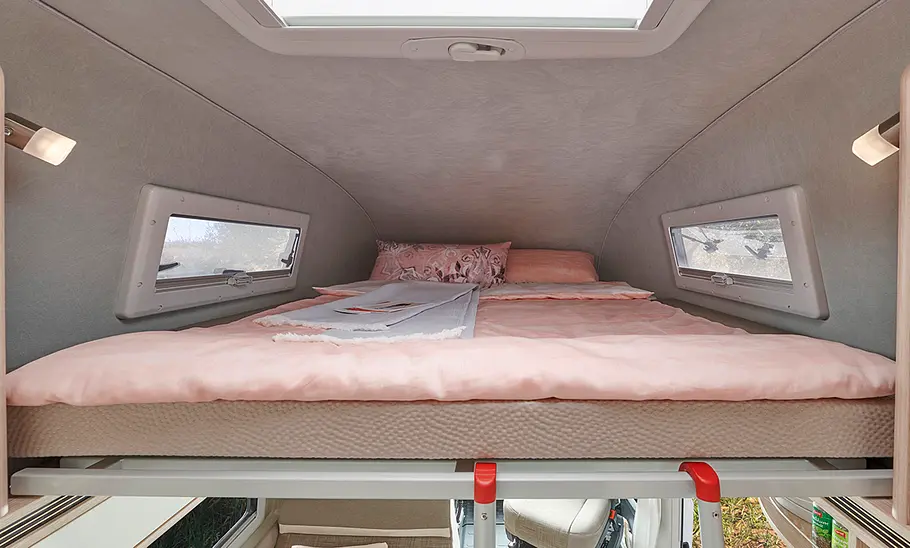Das Bild zeigt das Hubbett des Pössl Concorde Compact (2025).