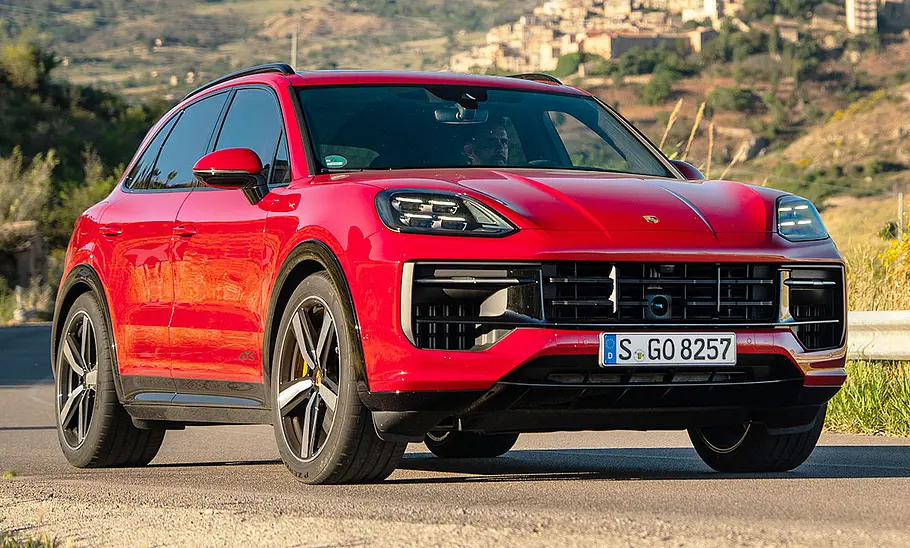 Porsche Cayenne GTS Facelift (2024); statisch von vorne links