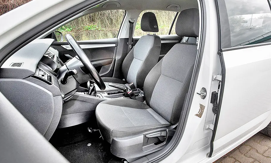 Skoda Octavia (2013) Die vorderen Sitze des Skoda Octavia (2013).