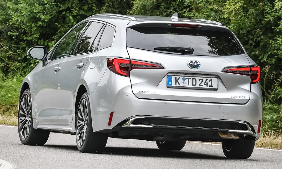 Toyota Corolla Touring Sports Toyota Corolla Touring Sports; fahrend von hinten
