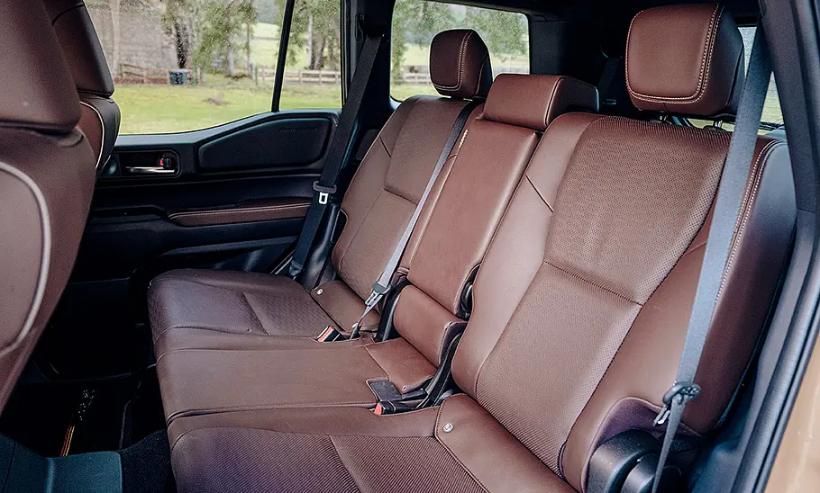 Toyota Land Cruiser First Edition (2024) Die Rücksitzbank des Toyota Land Cruiser First Edition (2024).