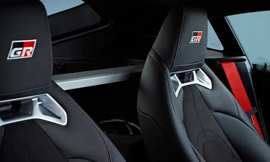 Toyota GR Supra Lightweight Evo Die Sitze des Toyota GR Supra Lightweight Evo sind mit Leder und Alcantara bezogen.