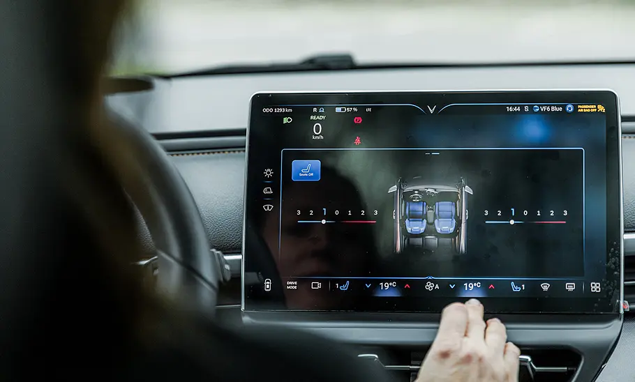Vinfast VF 6 (2025) Der Touchscreen des Vinfast VF 6.