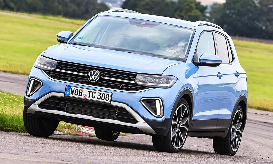VW T-Cross; fahrend; Außenansicht; SUV; Frontansicht