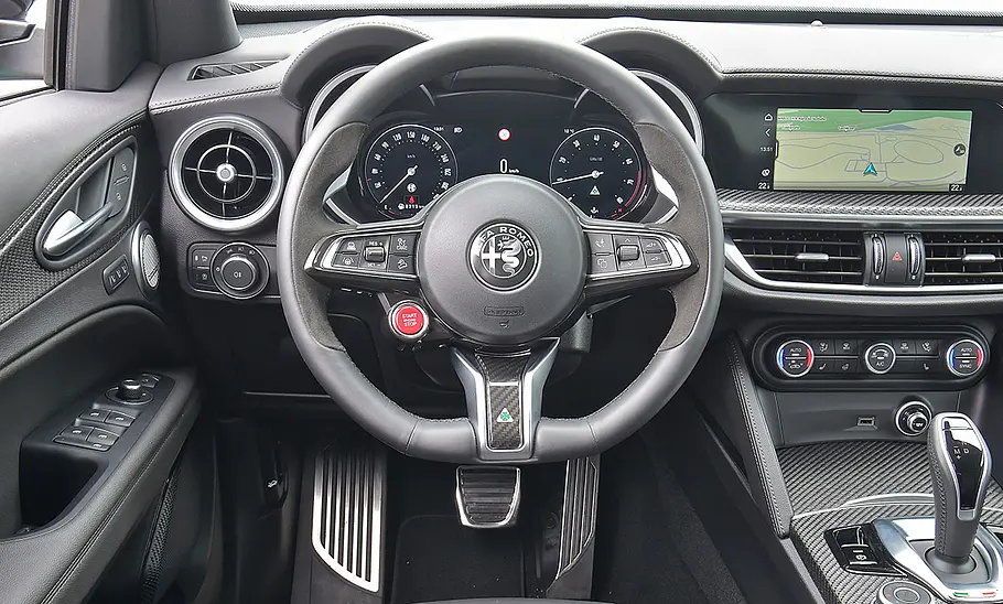 Alfa Romeo Stelvio Quadrifoglio Q4; Cockpit