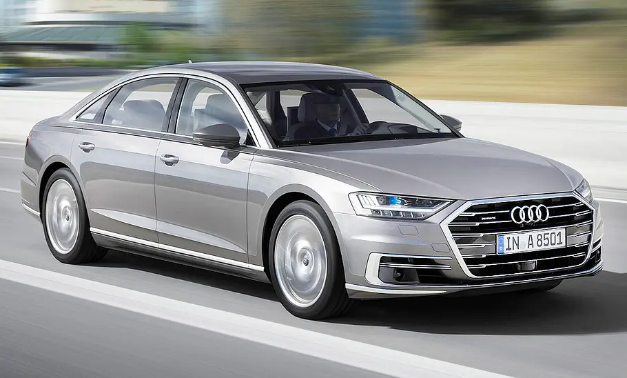 Audi A8 L (2017); fahrend von vorne links