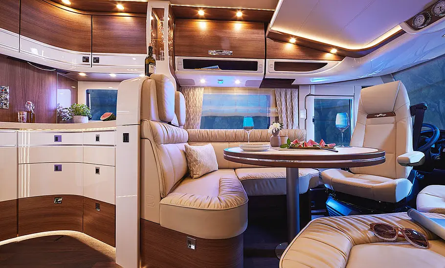 Carthago Chic E-Line I 50 LE (2025) Carthago Chic E-Line I 50 LE (2025) Innenraum Nacht
