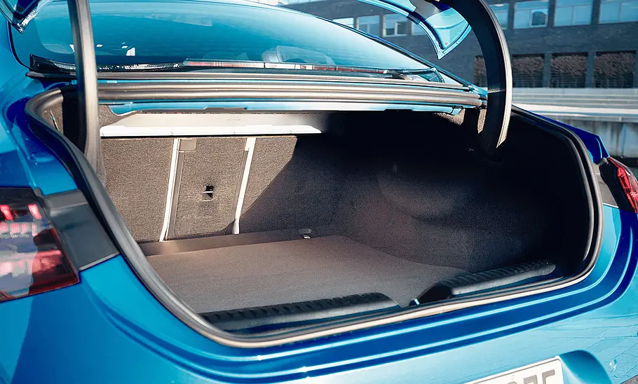 Der Kofferraum des Mercedes CLA EQ (2025).