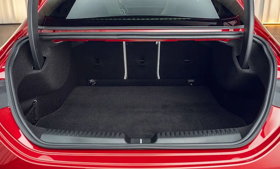 Mercedes CLA EQ (2025) Der Kofferraum des Mercedes CLA EQ (2025).
