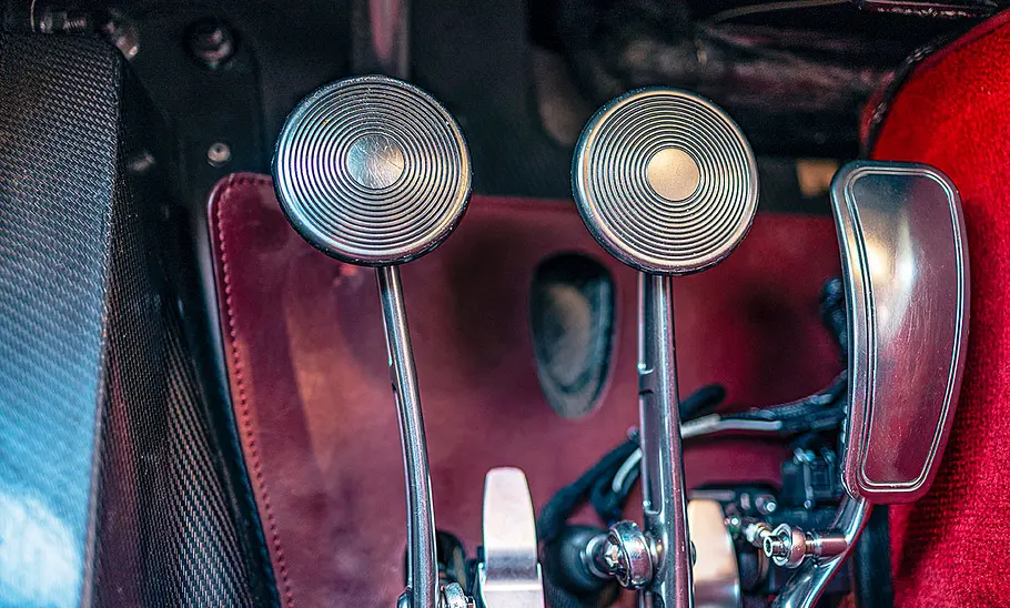 Pagani Utopia; altmodisch anmutende Pedalerie