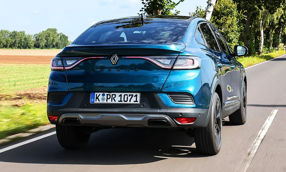 Renault Arkana; fahrend; Außenansicht; SUV; Heckansicht
