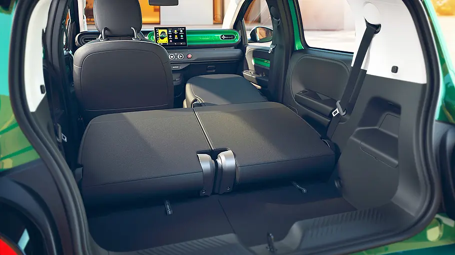 Renault Twingo E-Tech Electric Der Kofferraum des Renault Twingo E-Tech Electric mit umgeklappten Rücksitzen.