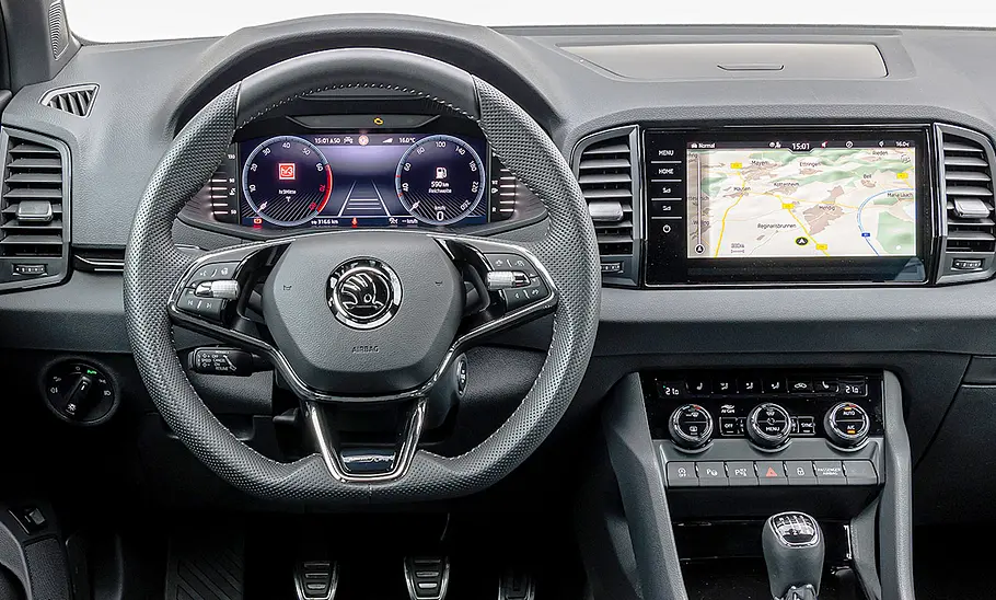 Das Cockpit des Skoda Karoq.