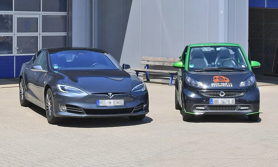 Akku-Analyse: Tesla Model S 85 & Smart Fortwo E.D. Akku-Analyse: Tesla Model S 85 & Smart Fortwo E.D.