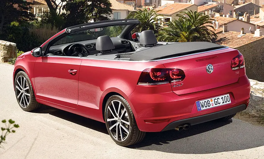 VW Golf 6 Cabrio (2011) VW Golf 6 Cabrio (2011); statisch von hinten links; Dach offen
