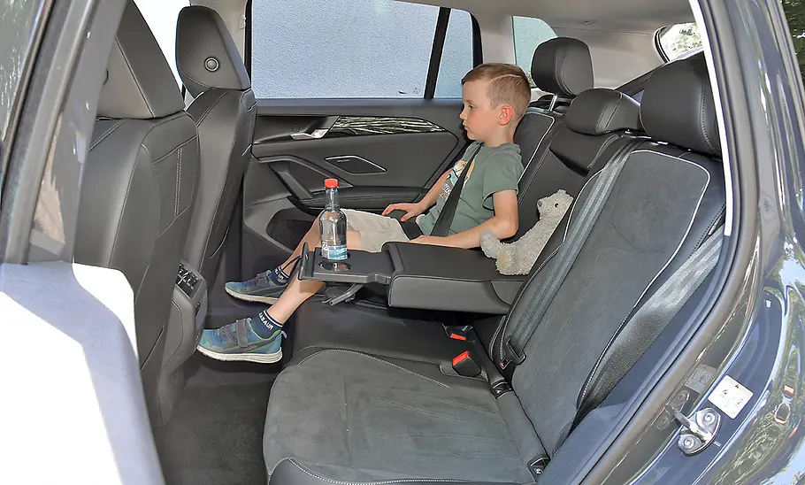 VW Tiguan Die zweite Reihe im VW Tiguan, ein Kind sitzt hinten rechts.