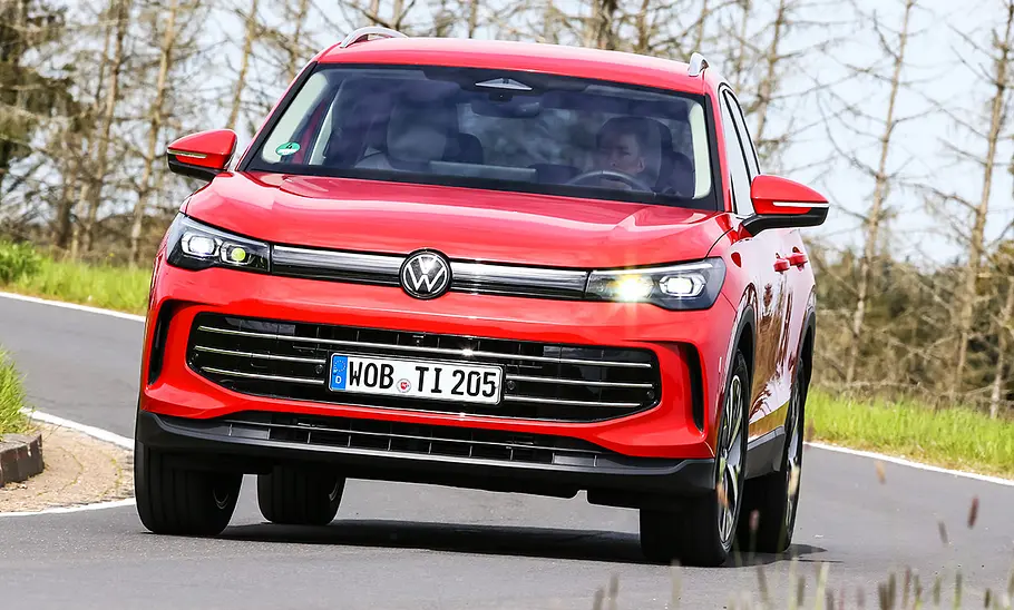 VW Tiguan VW Tiguan; Außenansicht, fahrendes Auto, SUV, Frontansicht
