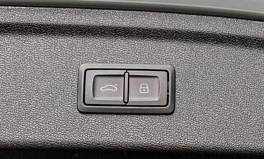 Blick auf den Kofferraumöffner des Audi A3.