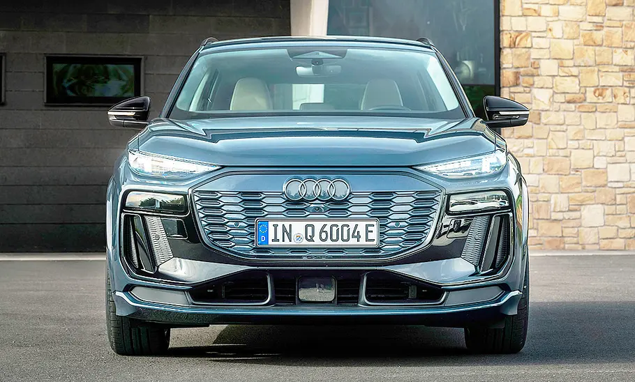 Audi Q6 e-tron (2024) Audi Q6 e-tron (2024); stehend, Front