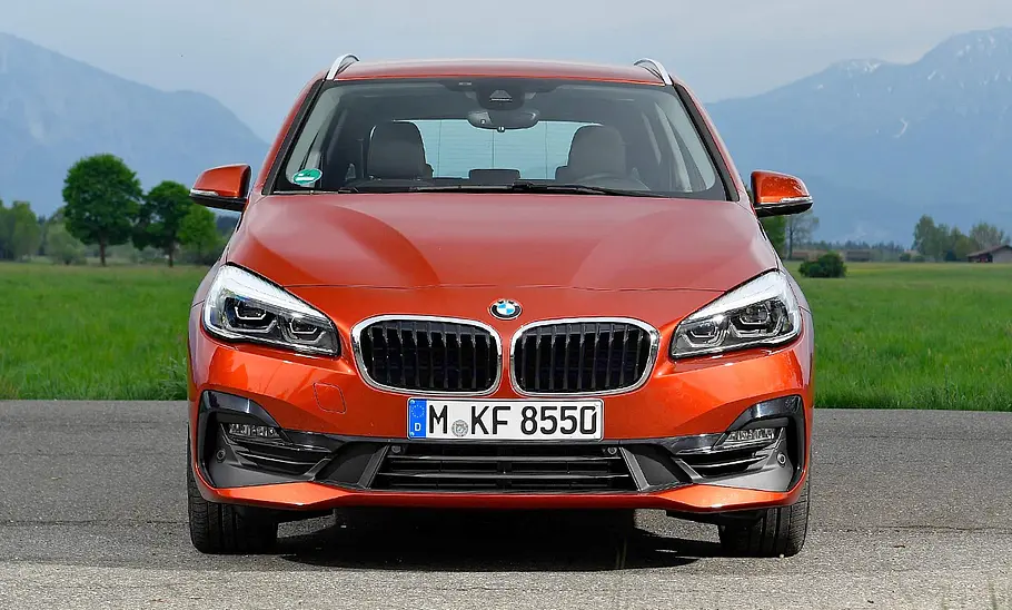BMW 2er Active Tourer (2018); statisch von vorne