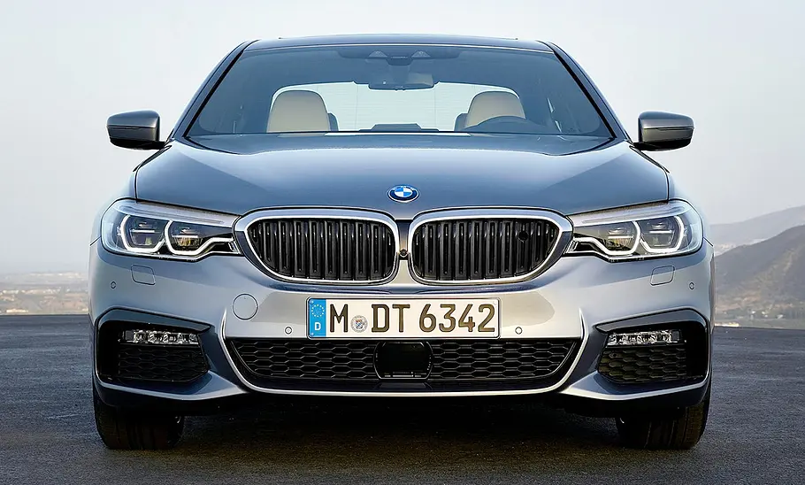 BMW 5er; statisch von vorne