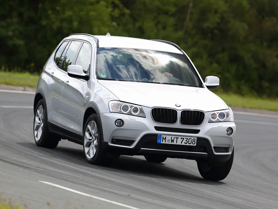 BMW X3 xDrive 20d BMW X3 xDrive 20d SUV-Vergleich 2012 Fahraufnahme Front