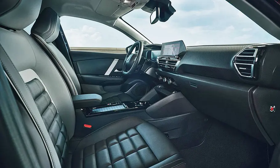 Citroën ë-C4 X Facelift (2025) Citroën ë-C4 X Facelift (2025) Innenraum, Sicht auf die Vordersitze