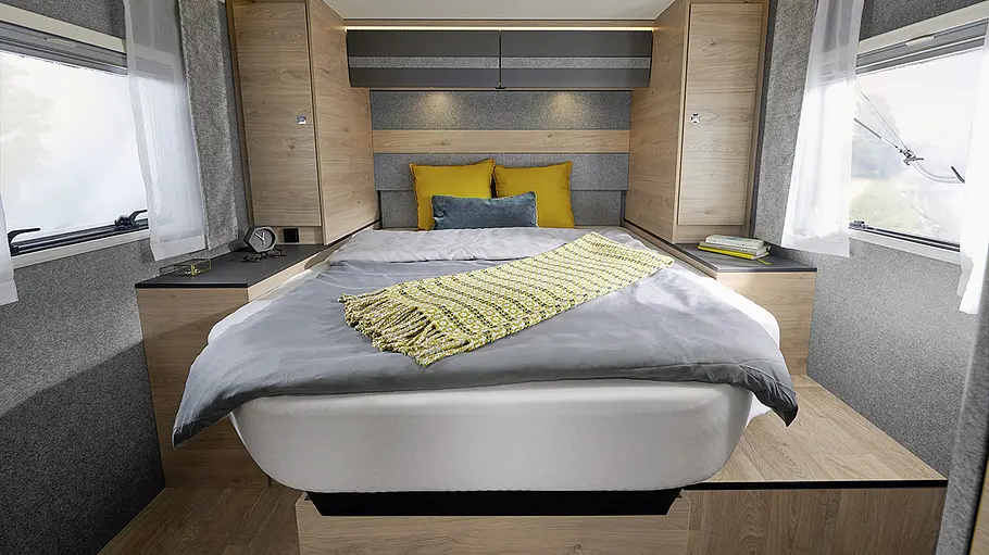 Queensbett im Heck des Dethleffs Just Go T 7055 DBL (2022).
