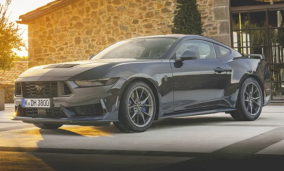 Ford Mustang Dark Horse (2024) Ford Mustang Dark Horse (2024) stehend, von schräg vorne