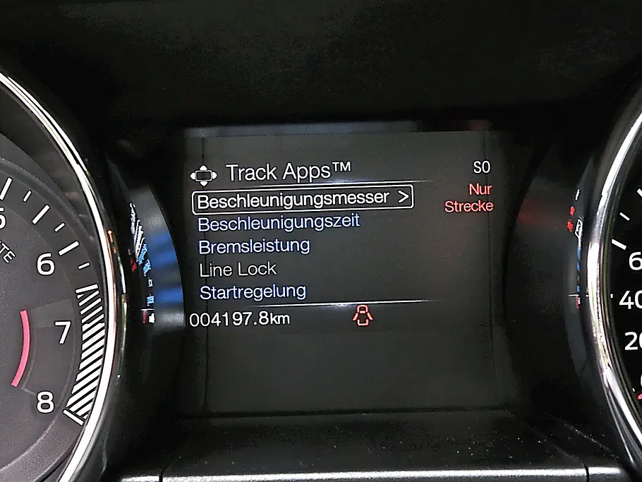 Ford Mustang GT US-Sportwagen Vergleich Innenraum Armaturen Bordcomputer