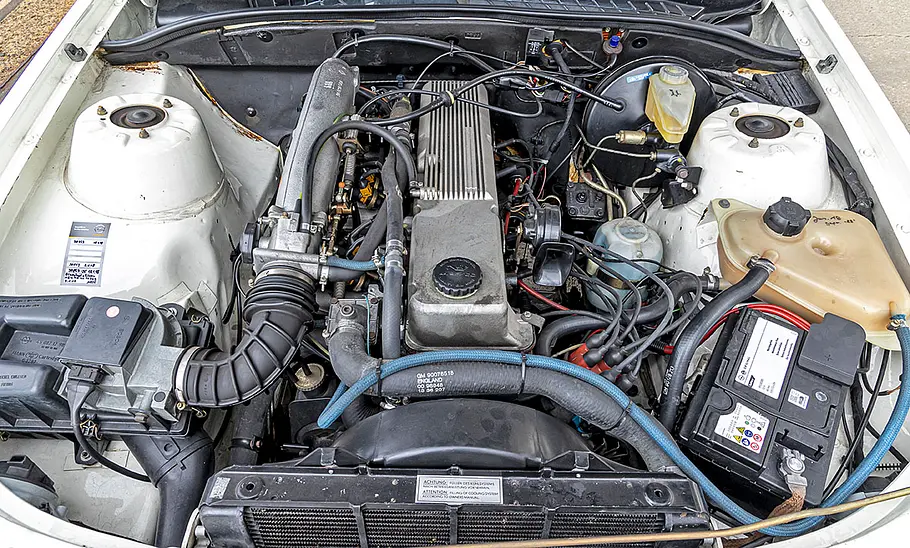 Opel Monza GSE Ein Blick unter die Motorhaube des Opel Monza GSE.
